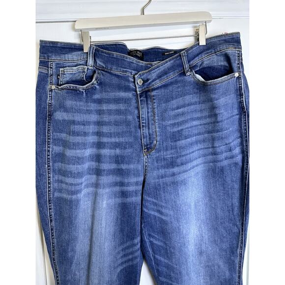 Judy Blue Dad Straight Cuffed Crossover Jeans Size 22w Blue Raw Hem 40x31 - Picture 4 of 11